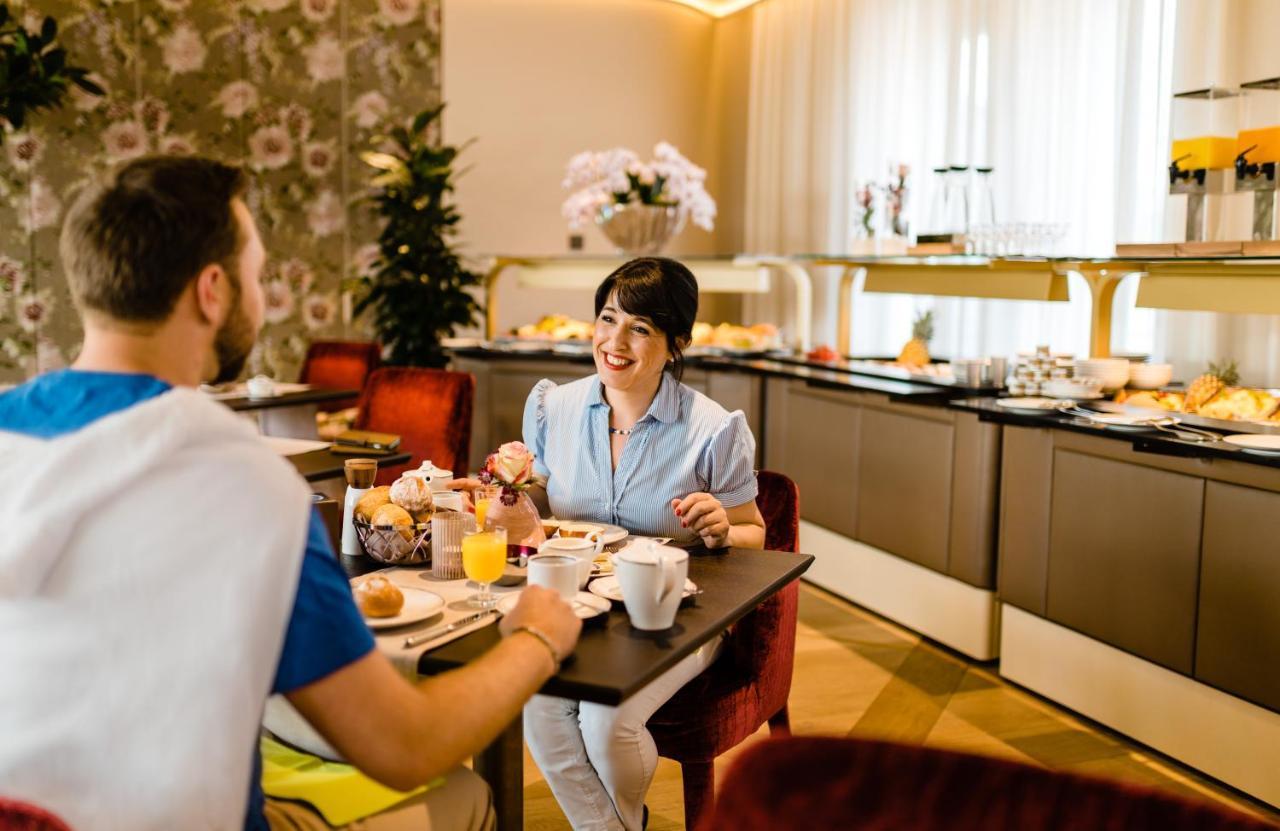 Hotel Neues Tor บัดวิมพ์เฟิน ภายนอก รูปภาพ